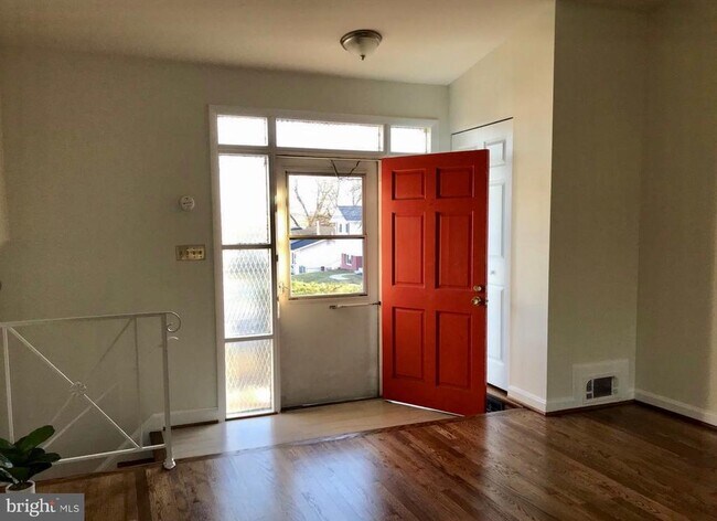 Photo - 4917 McCall St