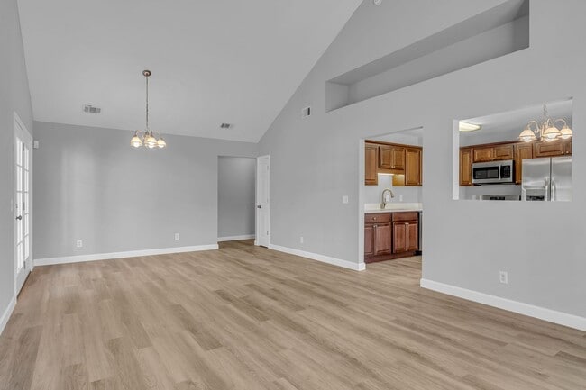 Photo - 525 Rushing St