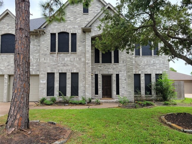 Building Photo - 3715 Pinehurst Dr Rental