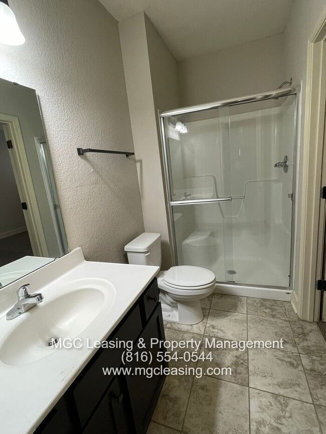 Photo - Eagle Creek Townhomes - Rare Interior townhome with basement - ask about our special!