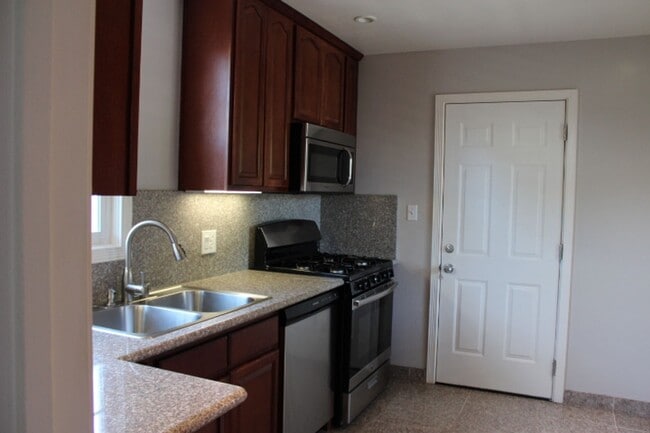 Photo - 709 N Claremont St Unidad 709 N Claremont St