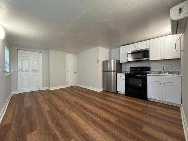 Building Photo - 10335 NW 2nd Ct Unit 3
