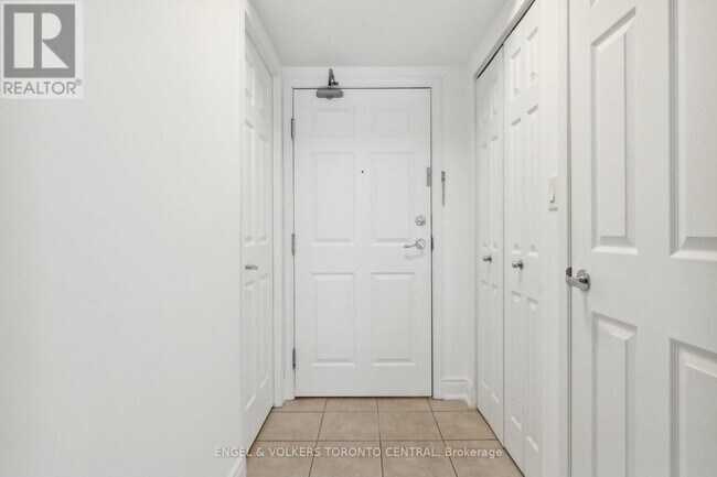 Photo - 19 Barberry Pl Unit 711