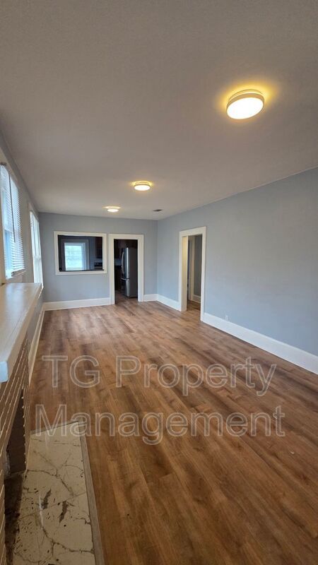 Photo - 1735 Brackland St