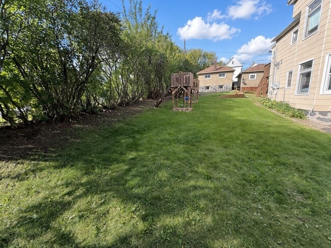 2821 Wicklow St Unit 2821 Wicklow Street - Upper