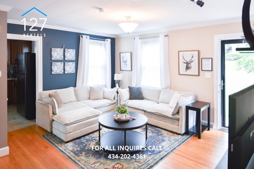 Photo - Spacious 4-Bedroom Residence in a Prime Location!