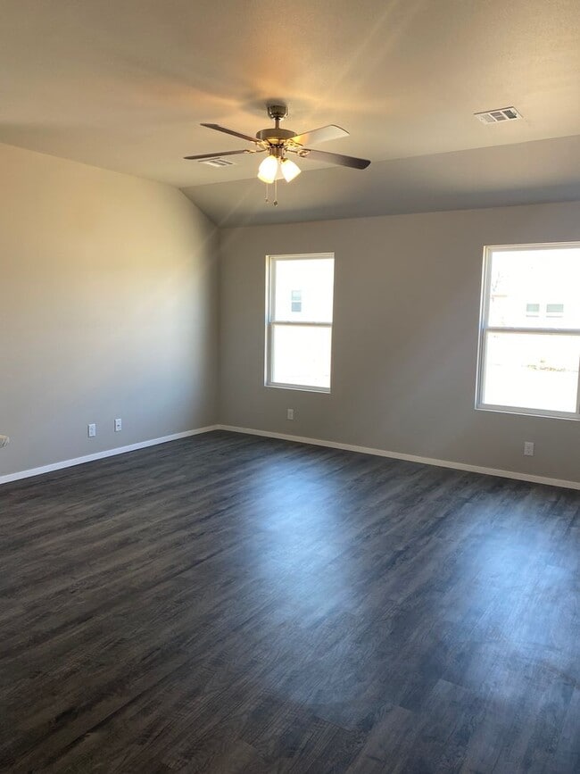 Photo - ***St Patrick's Day Deal!*** Three Bedroom...