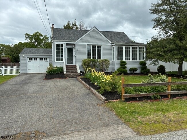 Building Photo - 26 Caroline Ave