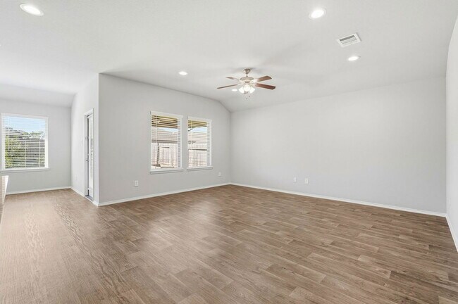 Photo - 3935 Country Club Dr