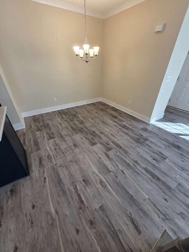 Photo - "Charming Kernersville Townhouse: Spacious 3-Bedroom Retreat with 2.5 Baths on Eastfall Street!"