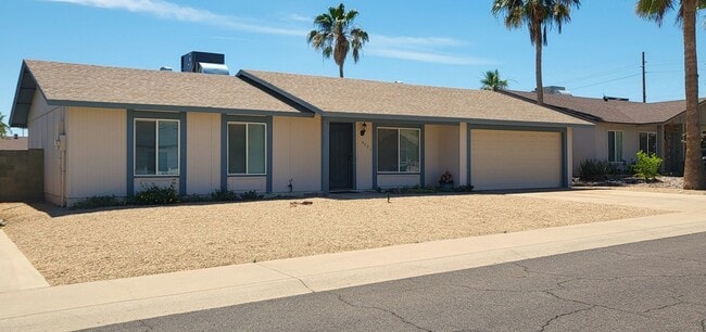 Building Photo - EXCELLENT HOME WITH MOUNTAIN VIEWS!