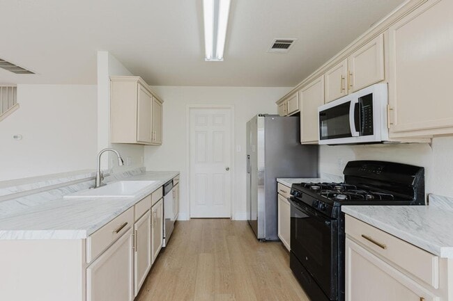 Photo - 1229 Vincent Pl