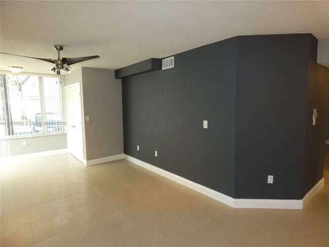 Photo - 2803 N Oakland Forest Dr Unit 114