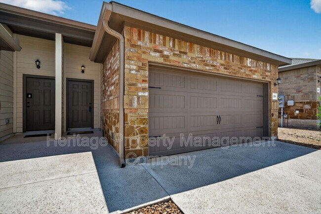 Photo - 139 Joanne Cv House