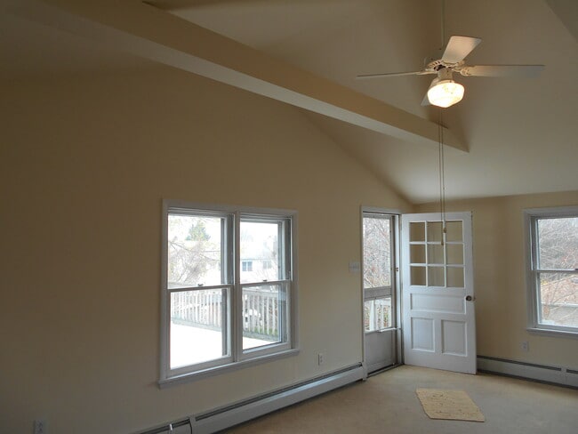Great Room showing entrance - 519 Lincoln Ave Unit 2