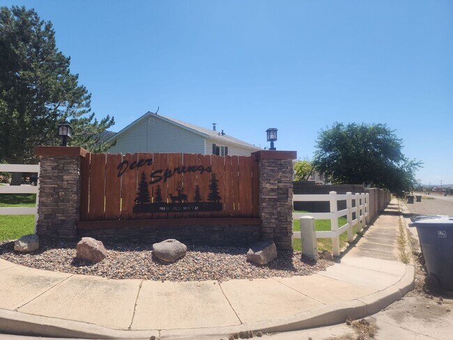 Deer Springs Townhomes - Deer Springs Townhomes Unit Upstairs