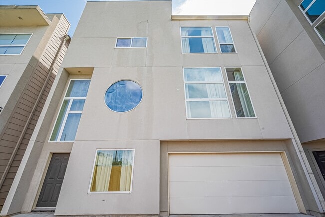 Building Photo - 5235 Larkin St Rental