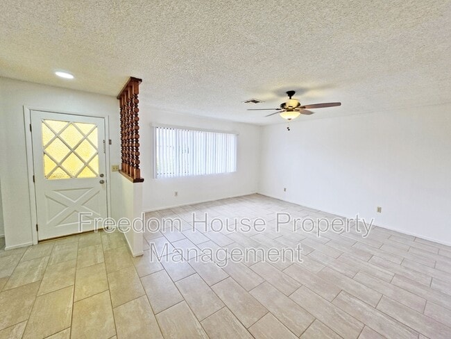 Photo - 721 E Calvada Blvd