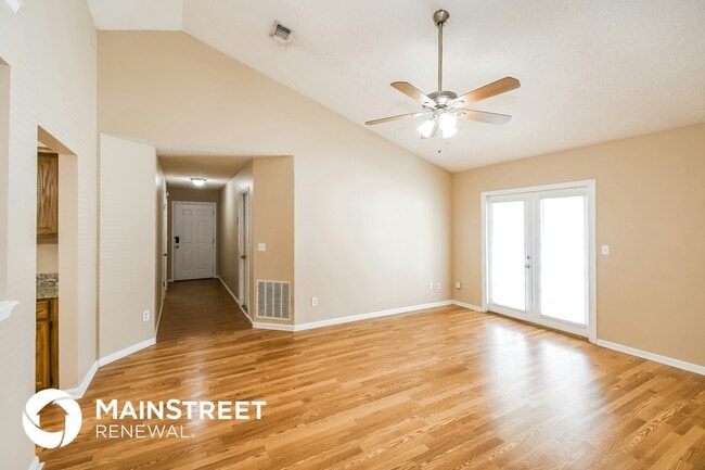 Photo - 1859 MacKenzie Ct N