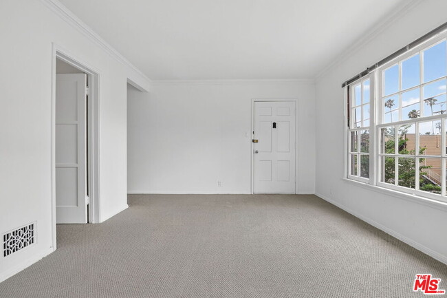 Photo - 314 N St Andrews Pl Unit 3