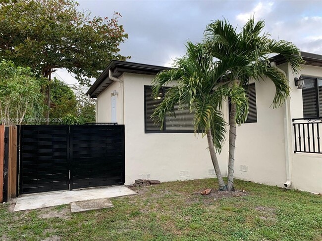 Building Photo - 7935 SW 17th Terrace Unit #2