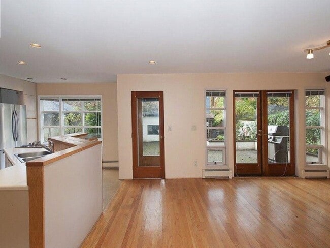 Photo - 5515 Trafalgar St