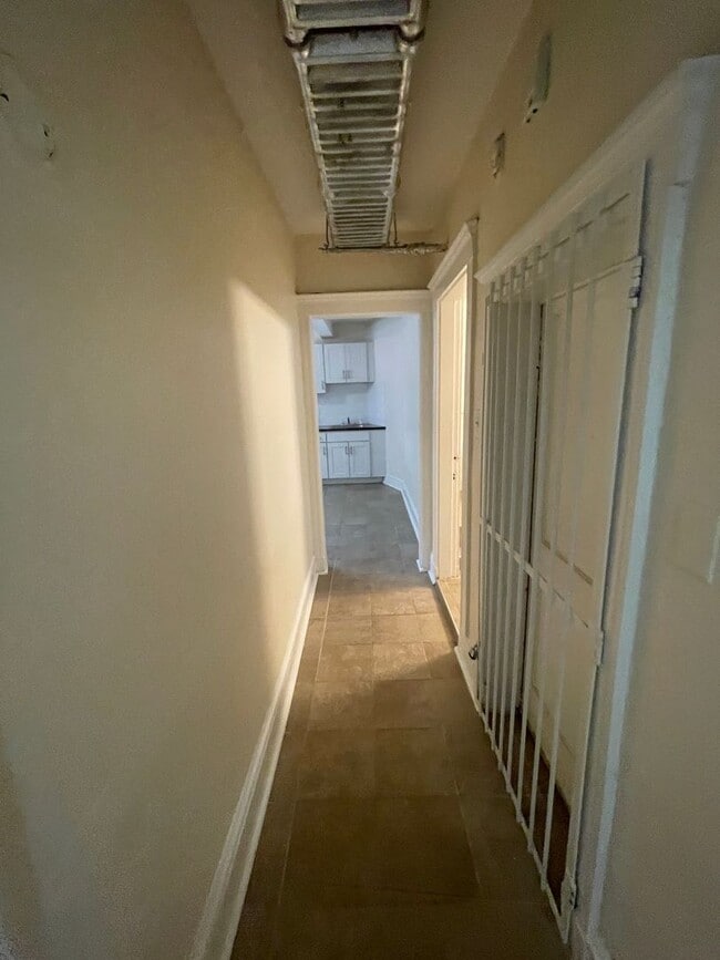 17 Barrows St