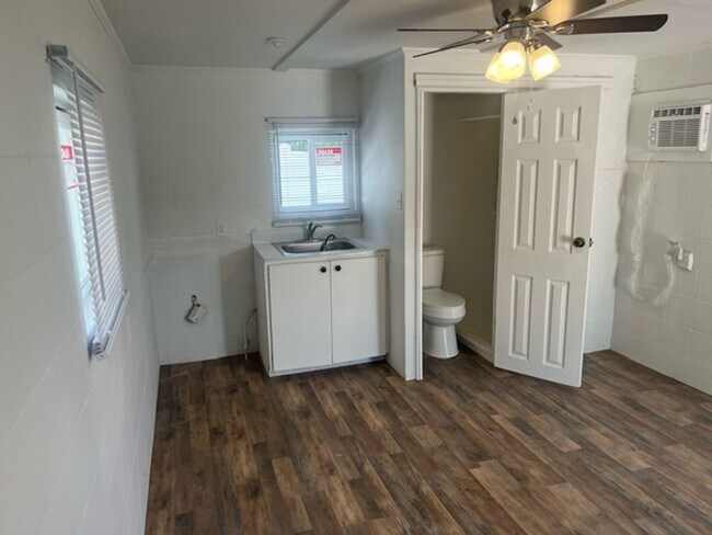 Photo - Lake Pasadena Fish Camp RV Park Unidad Lot 25 - Apartment