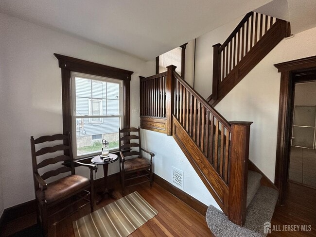 Photo - 511 Grove St