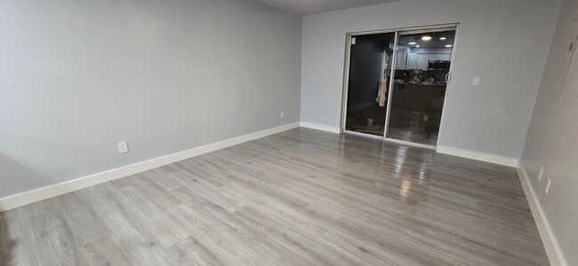 Photo - 2044 44th St S