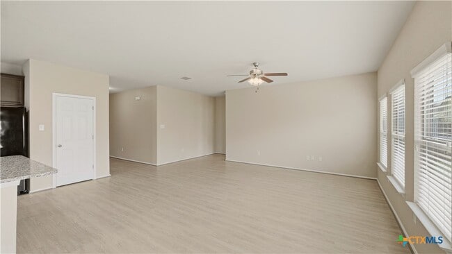 Photo - 140 Fabarm Ln