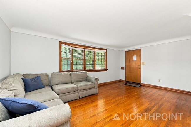 Photo - 3881 Matson Ave