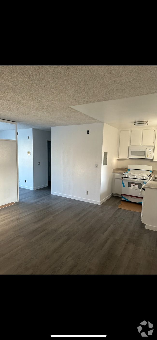 Building Photo - 11948 Hart St Unit 106 Rental