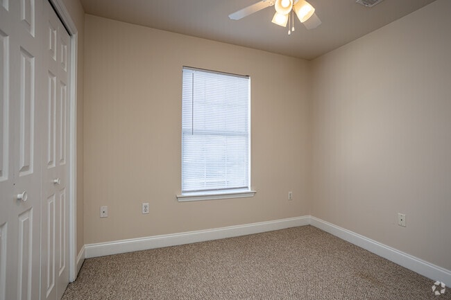 3BR, 2.5BA Townhouse - 1,500SF