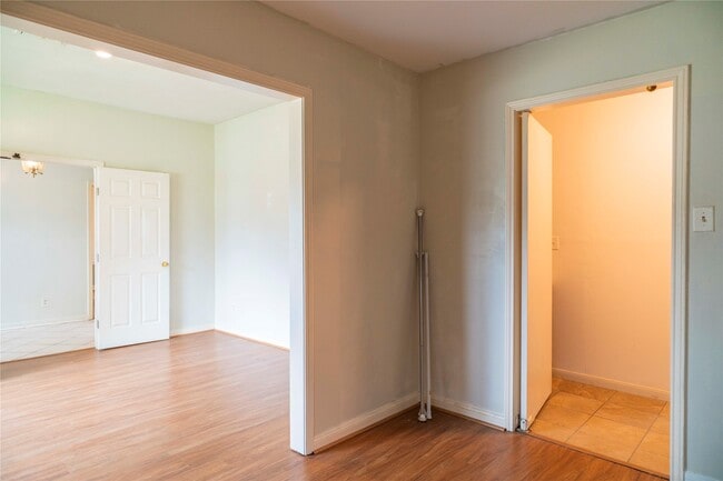 Photo - 8819 Hazen St