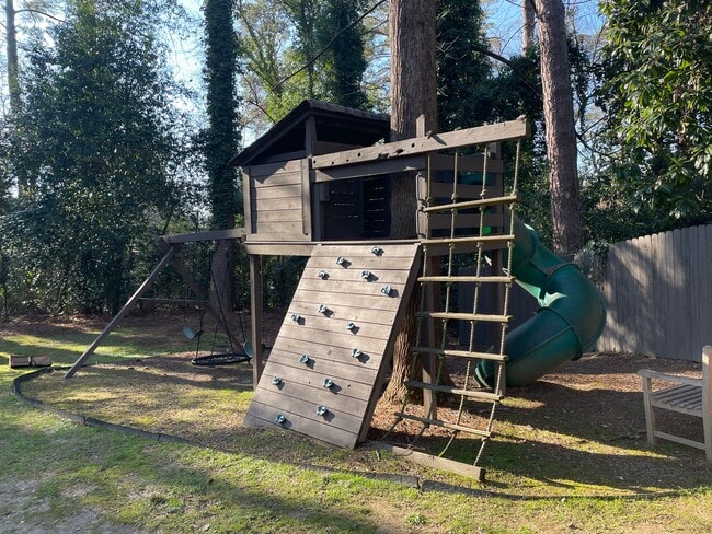 Photo - 4044 Emma Ln NE