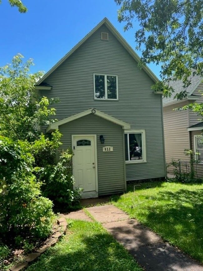 Building Photo - Duluth, MN - 4 Bedroom - 2 Bath - 2 car garage - Single family home