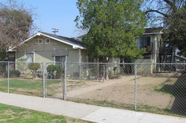 Photo - 830 N Ferger Ave