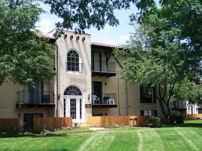Photo - Delrado Apartments