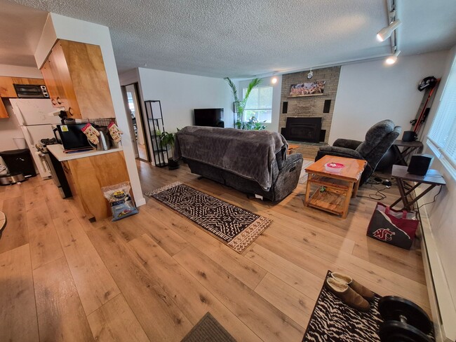 Photo - 625 Kenneth St