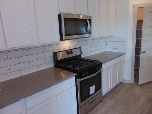 Photo - 6918 Morales Way