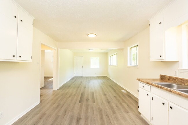 Photo - 5801 Clover St