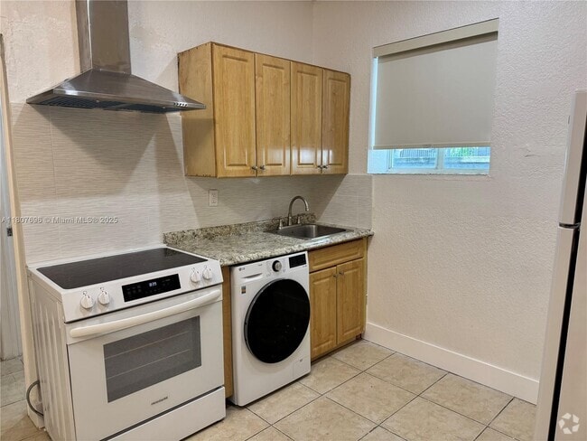 Building Photo - 1021 NW 3rd St Unit 106 Rental