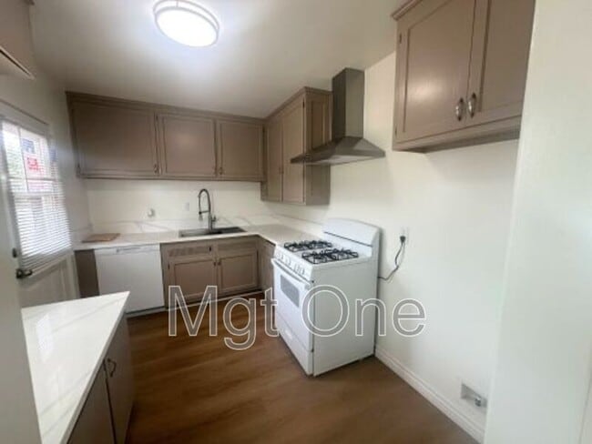 Building Photo - 12821 16th St Rental