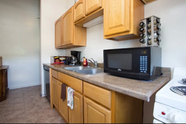 Photo - 318 W Hall St