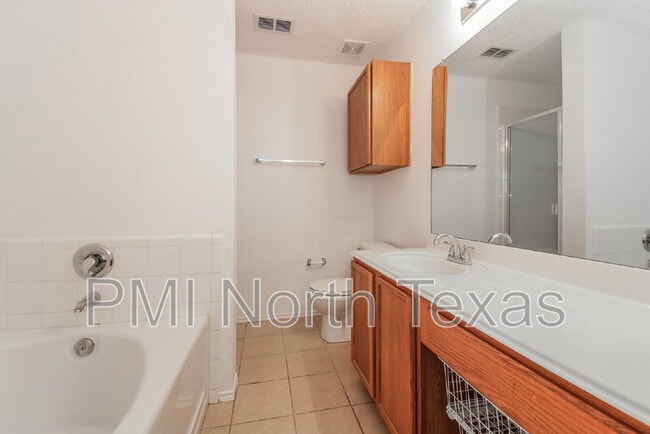 Photo - 1571 Thornhill Ln