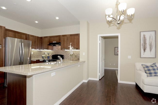 2BR, 2BA - 988 SF