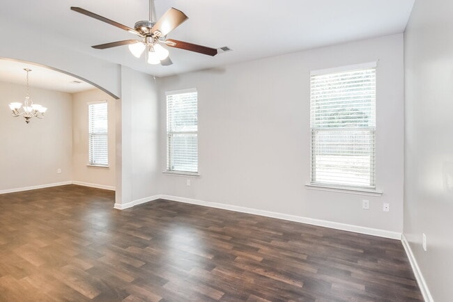 Photo - 255 Magnaview Dr