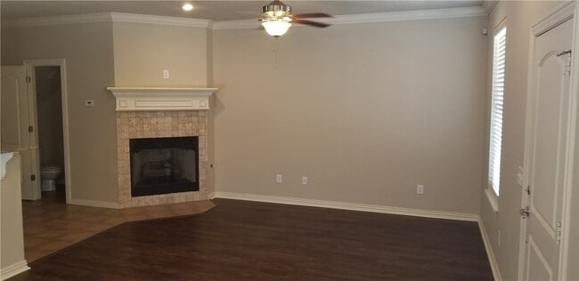 Photo - 631 N Longfellow Ln