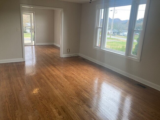 Photo - Auburntown TN - 1700 SF, 3BR/2BA, Full Basement, 2 Car Garage, 1 Acre